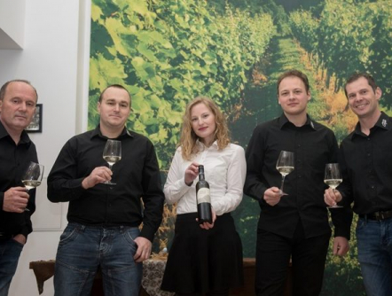 KAR 11 MEDALJ ZA HIŠO VIN EMINO